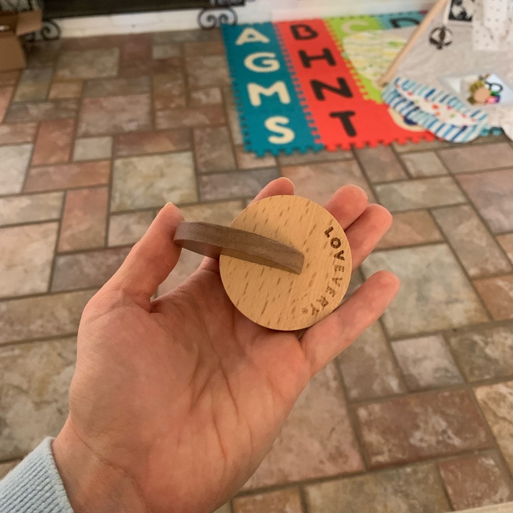 Lovevery hand to hand disk